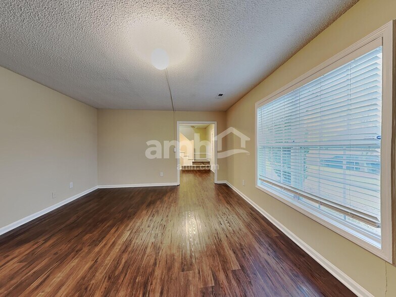 Building Photo - 4404 Garden Club St