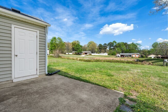 Building Photo - Welcoming 4-bed, 2.5-bath home in Durham offers thoughtful touches throughout.