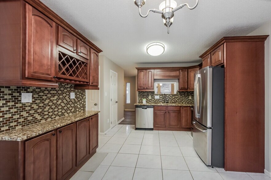 Building Photo - 3033 Oakcroft Dr