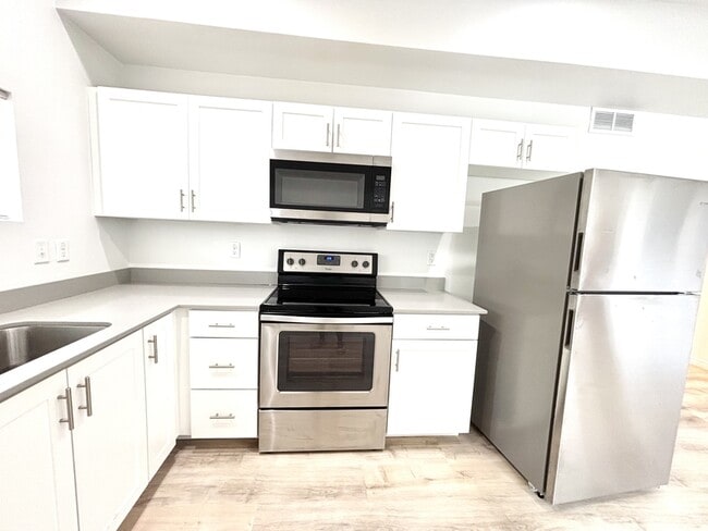 Building Photo - 1090 S 1100 E
