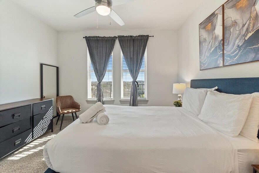 Building Photo - 12100 1/2 Ferrystone Glen Dr