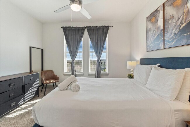 Building Photo - 12100 1/2 Ferrystone Glen Drive-SI ID1343249P