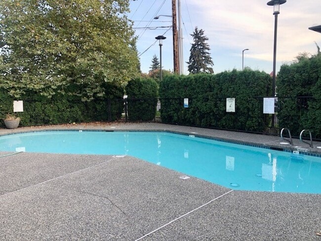 Building Photo - 2Bd/2Ba Kenmore Condo