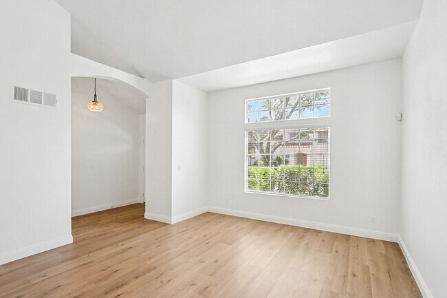 Building Photo - Beautiful, Well Kept, North Summerlin Pool Home