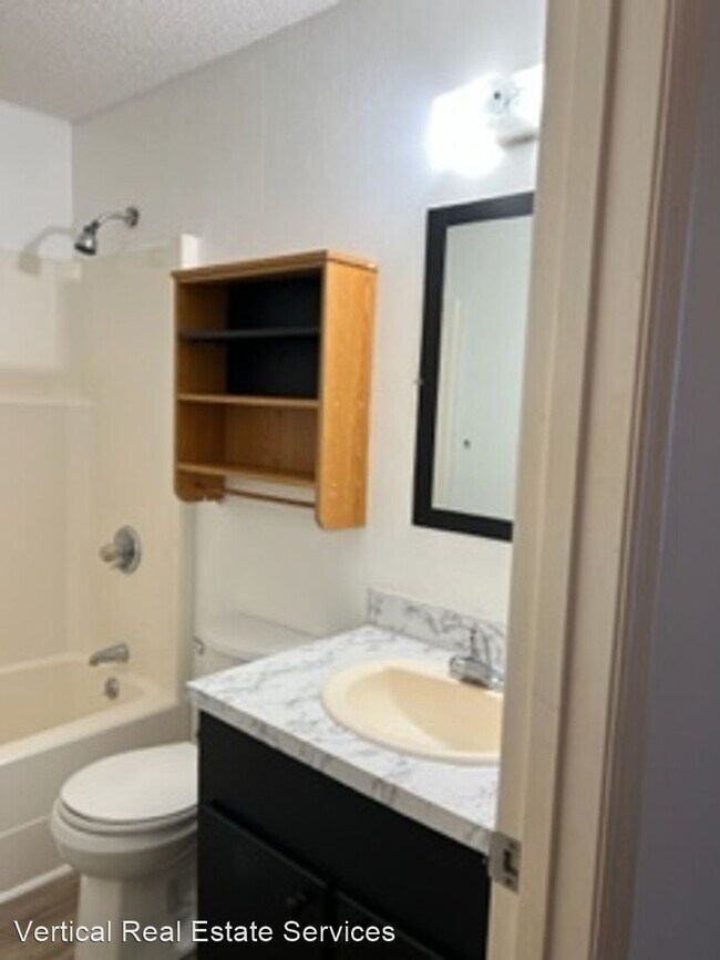Building Photo - 2 br, 1 bath House - 122-1 Medford Drive