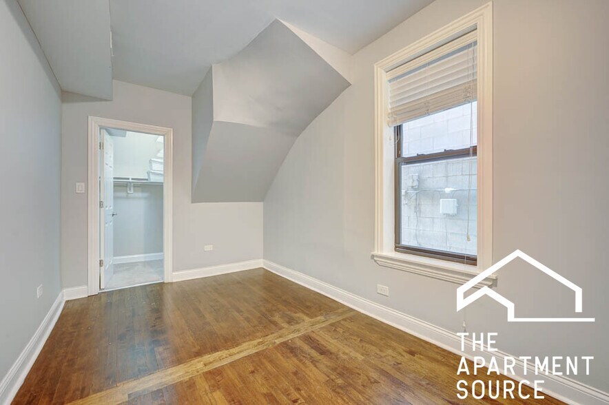 Building Photo - 2019 N Hoyne Ave