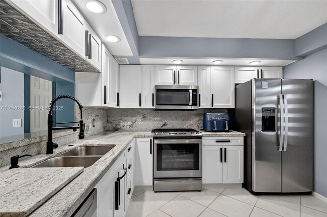 Building Photo - 13100 SW 11th Ct