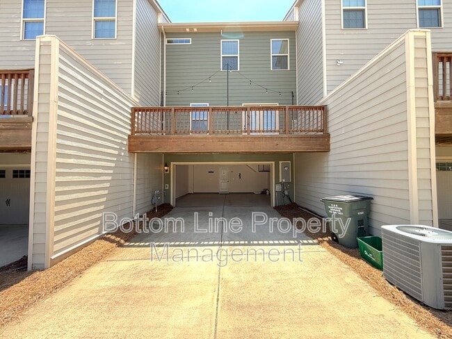 Building Photo - 4020 Zilker Park Dr