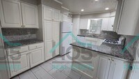 Building Photo - 3 Bedroom MWC w/Flex room!