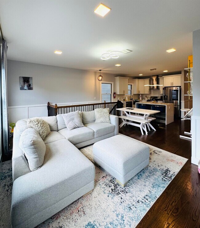 Building Photo - 114 Bleecker St