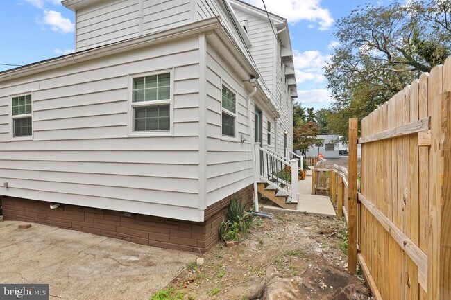 Building Photo - 3502 Buena Vista Ave