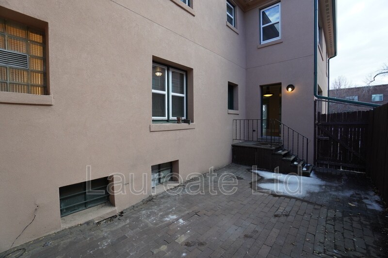 Building Photo - 935 E 8th Ave