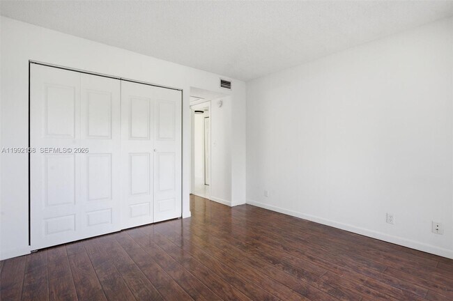 Building Photo - 9994 Nob Hill Ct