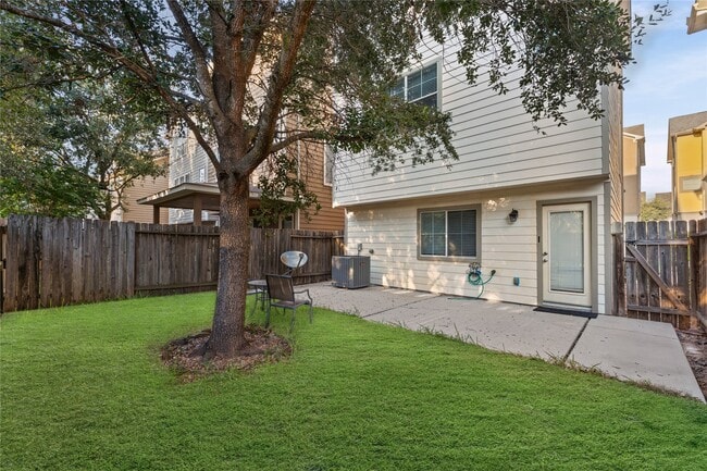 Building Photo - 3202 Clearview Cir