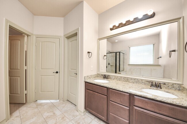 Building Photo - 2414 Argos Dr