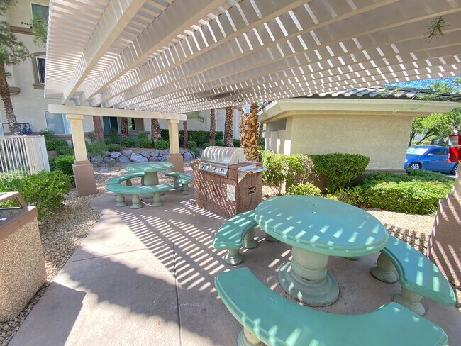 Building Photo - 7143 S Durango Dr