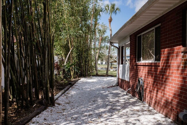 Building Photo - Riverfront Oasis in the City of Tampa!
