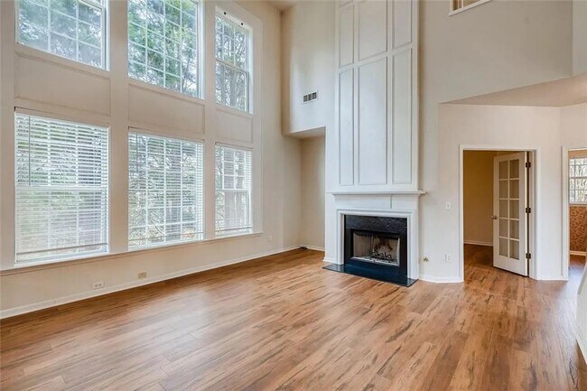 Building Photo - 520 Midhurst Pl