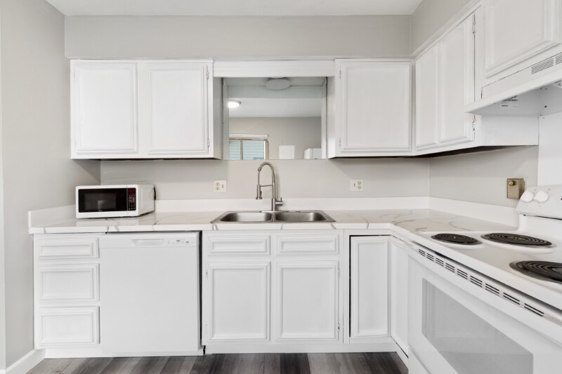 Building Photo - 6301 Frankn Dot Dr