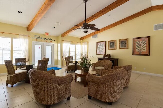 Building Photo - 650 Island Club Dr