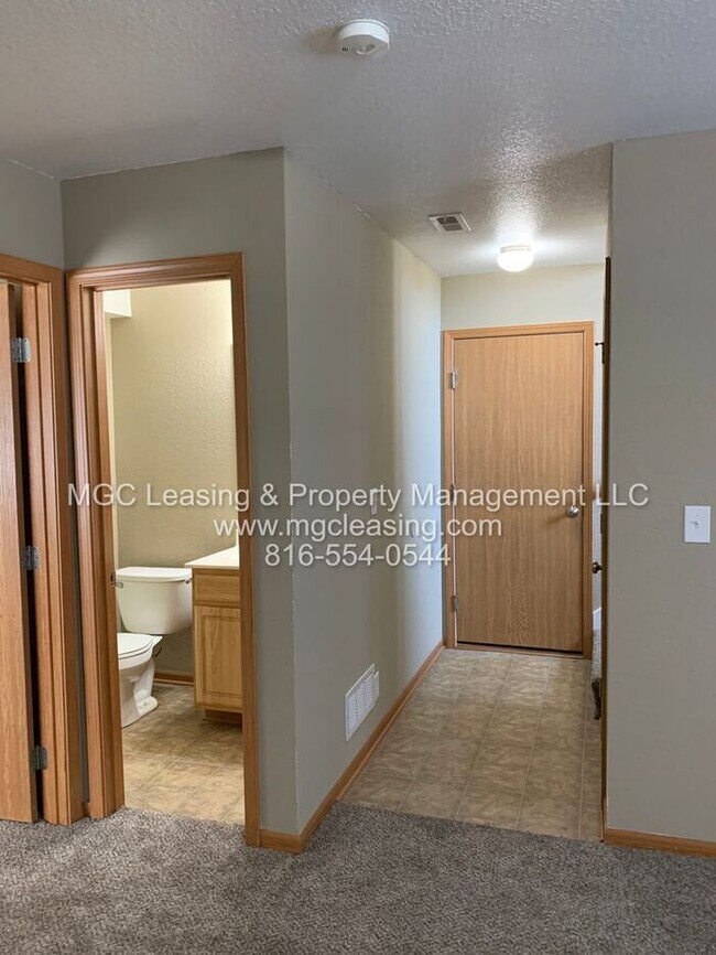 Building Photo - Charming Duplex in Pleasant Hill, MO – Your Perfect Home is Waiting for you to Tour Today!