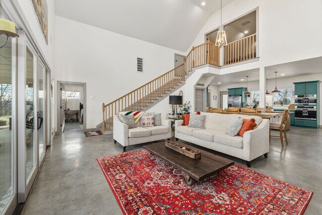 Building Photo - 149 NW Campbell Loop