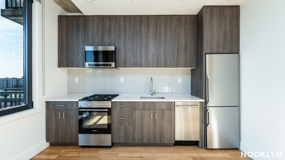 Building Photo - 824 E New York Ave