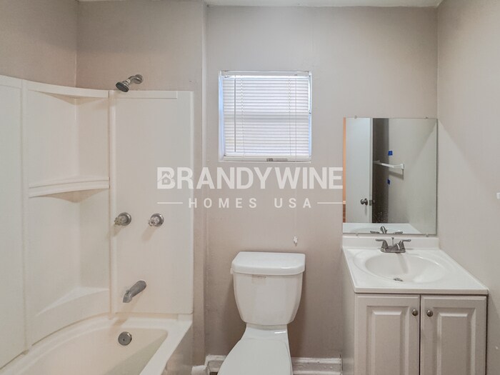 Building Photo - 1110 Vonderay Rd