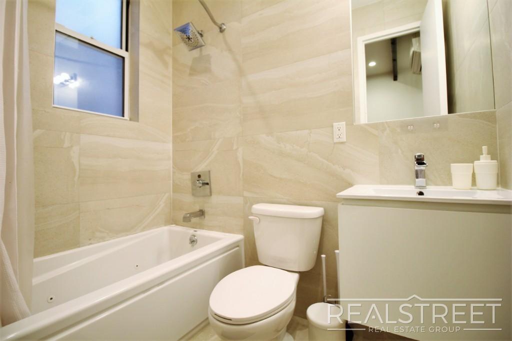 Building Photo - 4 Bed 2 Bath Duplex in BedStuy!