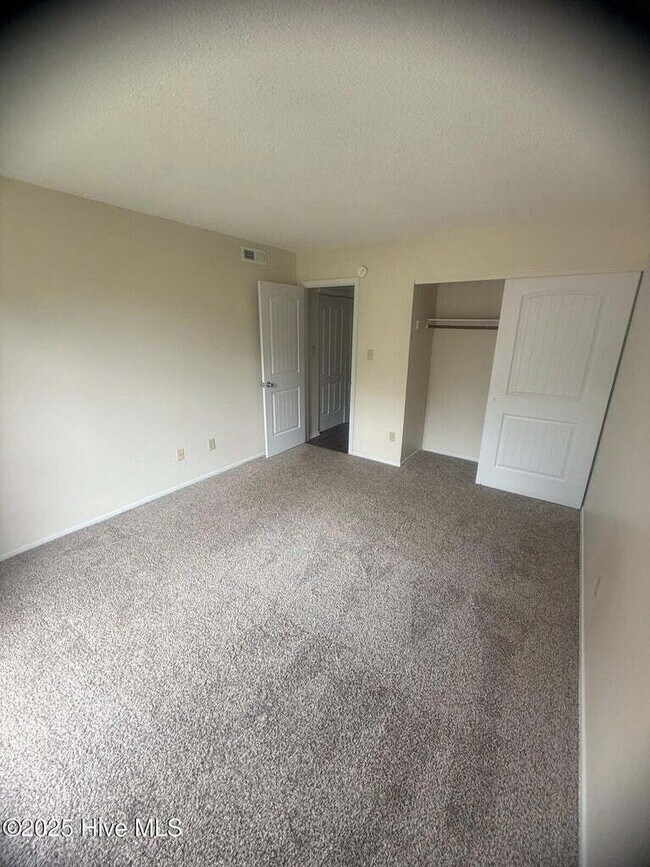 Building Photo - 137 Twinwood Dr