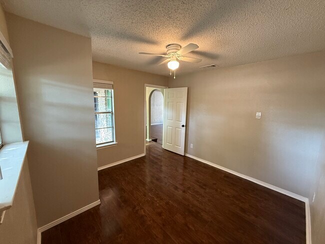 Building Photo - 1221 Holt Ave