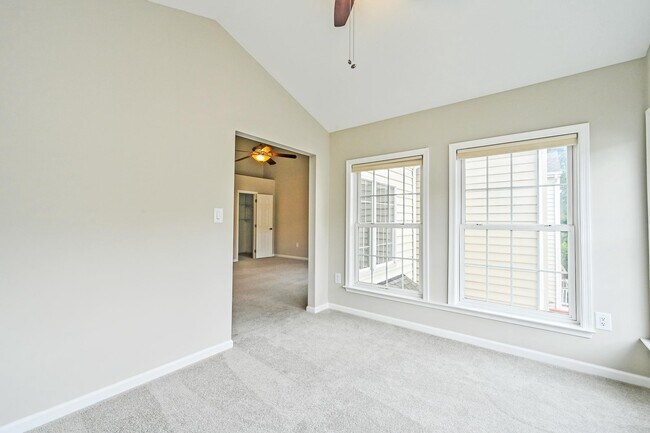 Building Photo - 4654 Hummingbird Ln
