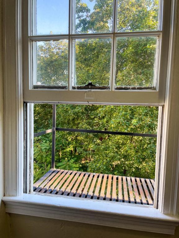 Building Photo - 705 E Seneca St