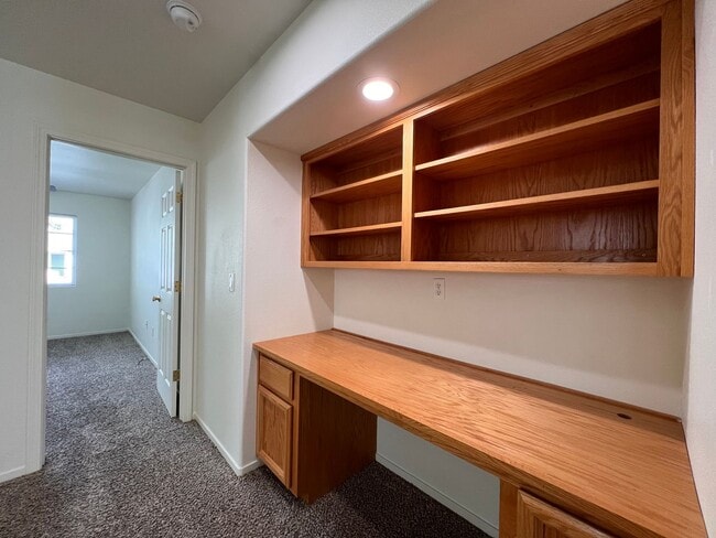 Building Photo - Centrally located 3 bedroom home in Fernley- 3 car garage