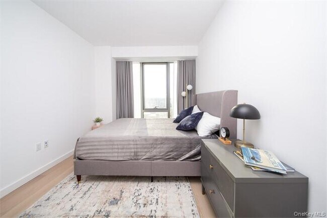 Building Photo - 33-71-71 Prince St