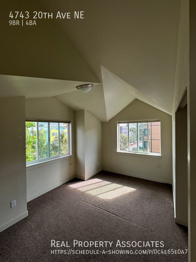 Building Photo - Spacious 9-Bedroom Home in Seattle’s Unive...