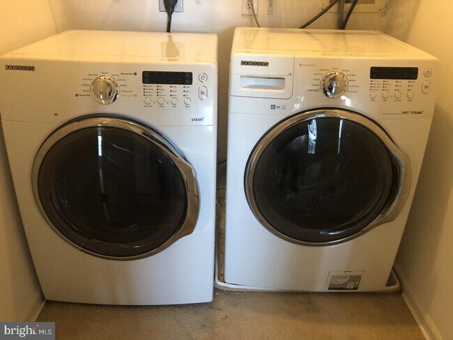 Building Photo - 6320 Bayberry Ct