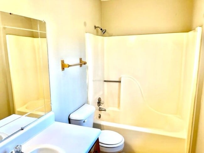 Building Photo - Conifer Ring #6 A&amp;B