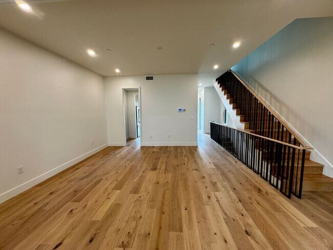 Building Photo - Luxury in the Heart of Huntsville