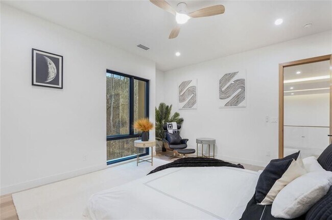 Building Photo - 1736 Cox Rd