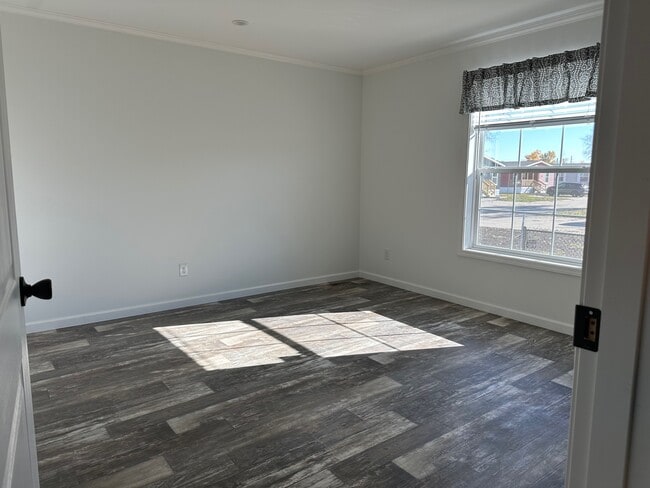 Building Photo - 311 E 36th Pl