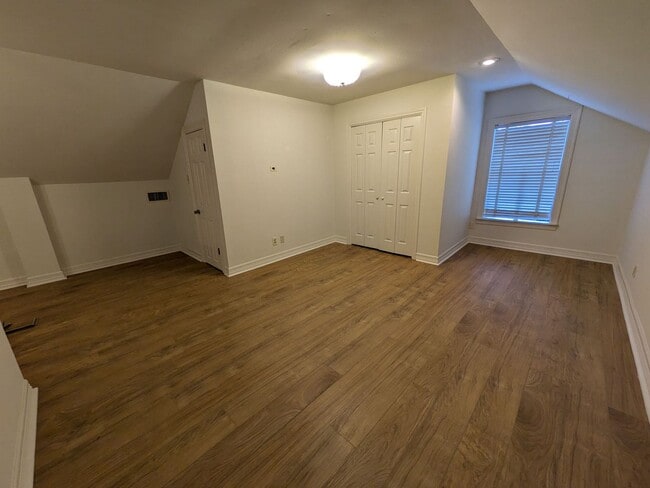 Building Photo - 1417 Central Dr