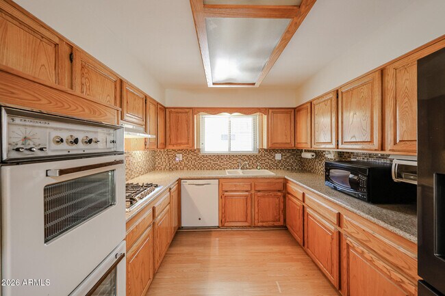 Building Photo - 9821 N 110th Ave