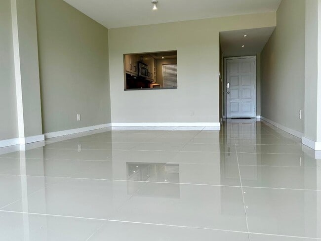 Looking back toward kitchen - 1100 N Shore Dr NE