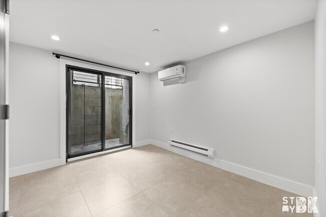Building Photo - 71 Grove St