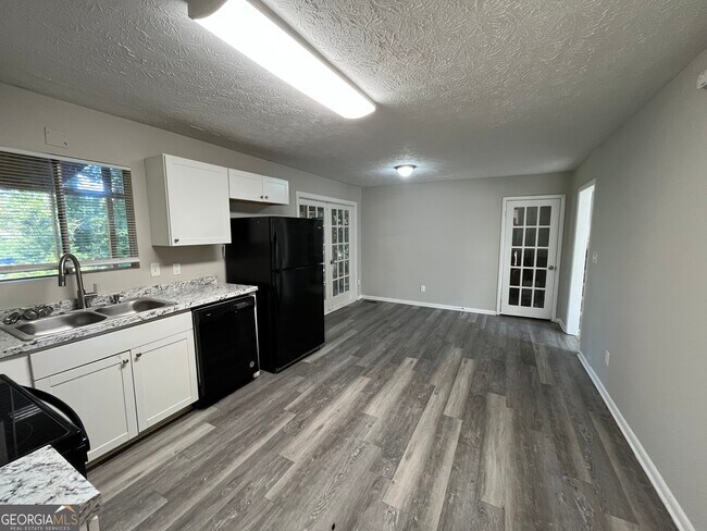 Building Photo - 6653 Bedford Rd