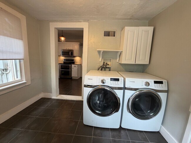 Building Photo - Available Now!!  2 bed 1 bath Near Downtown OKC