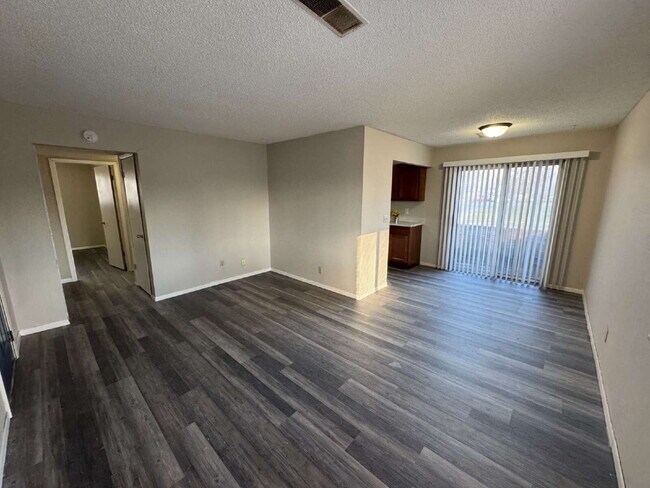 Building Photo - "Charming 2-Bed Oasis in Springfield – Cozy 777 sq ft Retreat!"