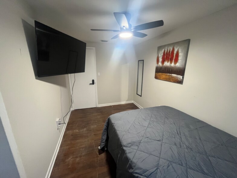 Building Photo - 740 Jenkins St