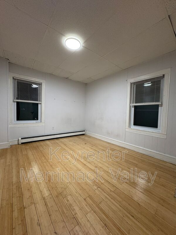 Building Photo - 58-60 Temple St 1st Fl